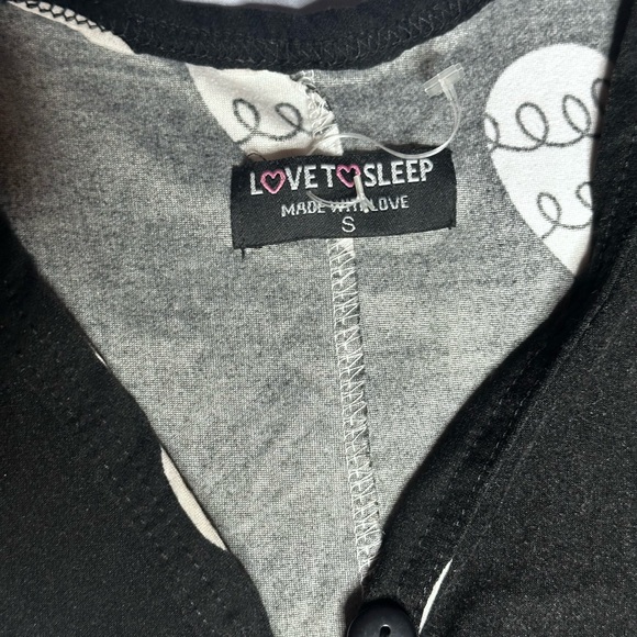 White Heart Pattern Black PJ Romper - Picture 4 of 8